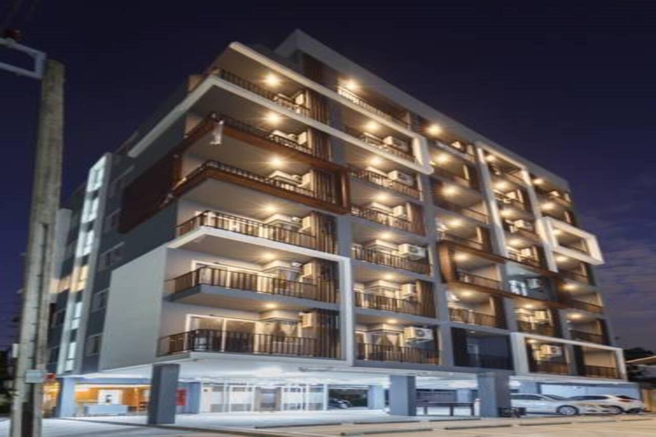 Q Space Residence Bangkok Bagian luar foto