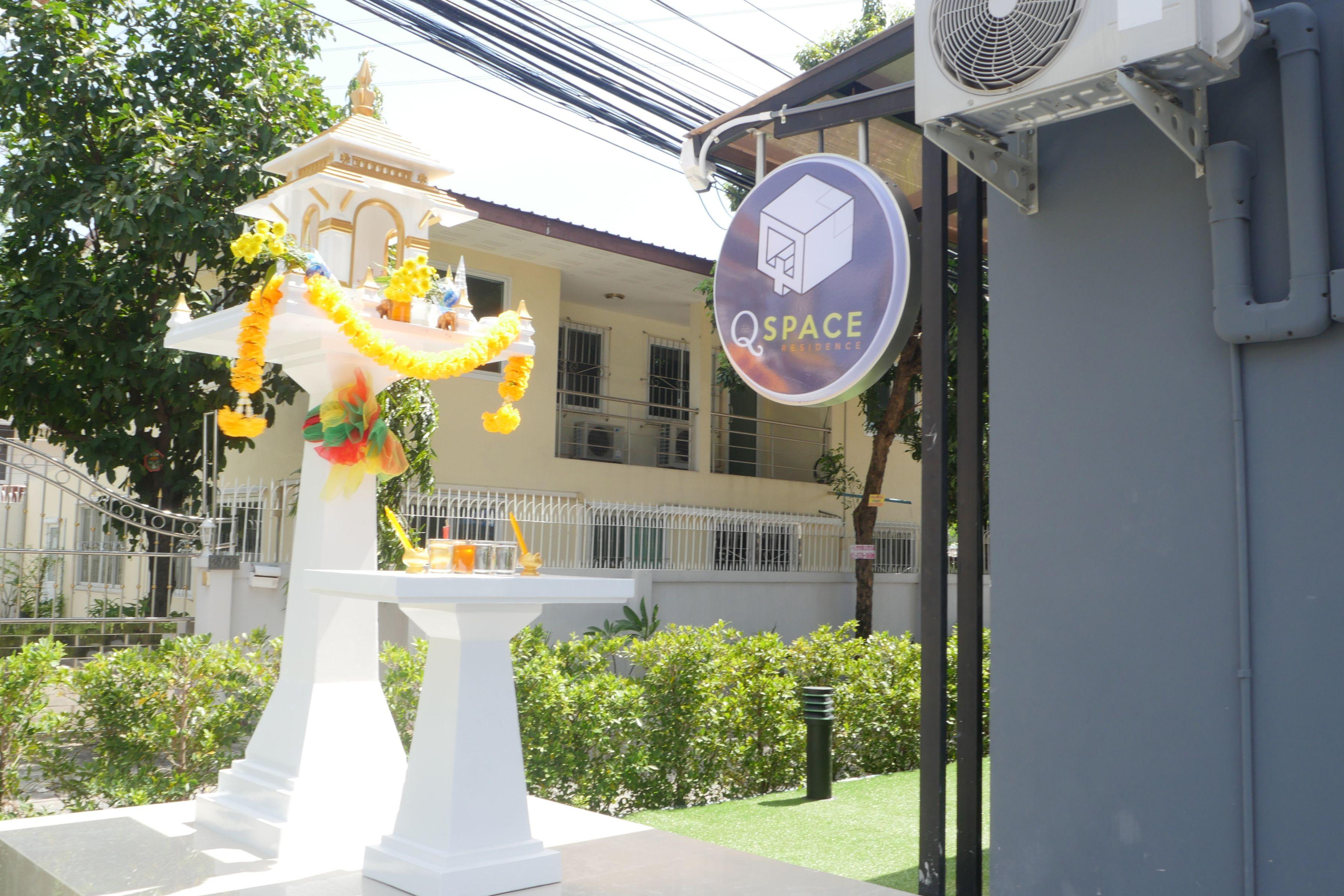 Q Space Residence Bangkok Bagian luar foto