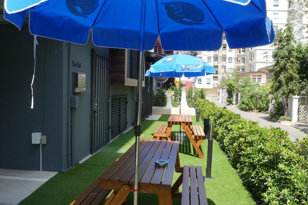 Q Space Residence Bangkok Bagian luar foto